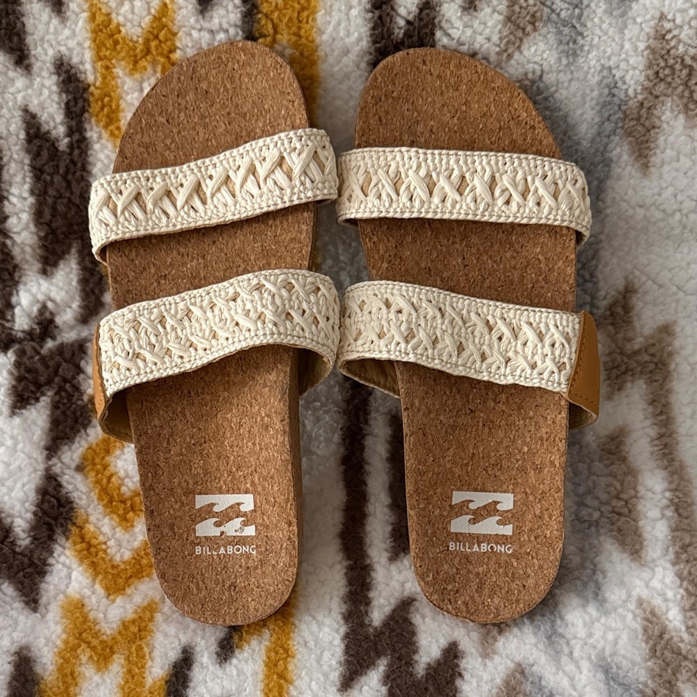 Billabong Tan and Cream Woven Slides 🐚